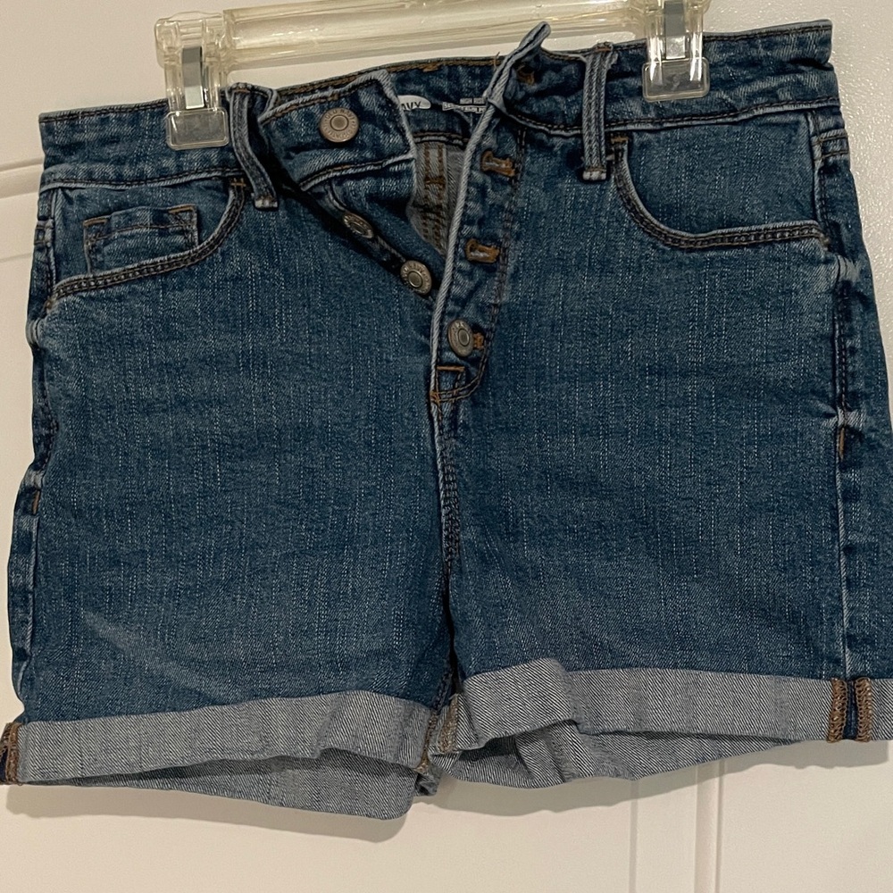 Women’s Old Navy Dark Blue Rolled-Cuff Denim Shorts with button fly Size: 2